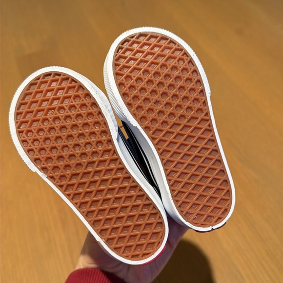 Vans Toddler Old Skool Velcro Sneakers in Black - Picture 7 of 10